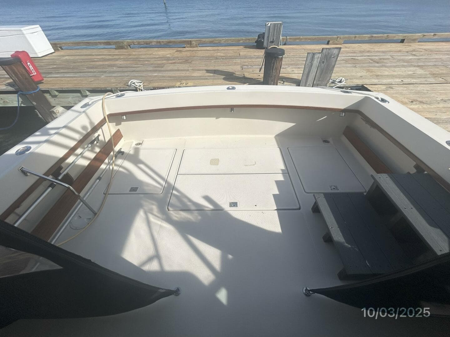 31' Pursuit cockpit aft