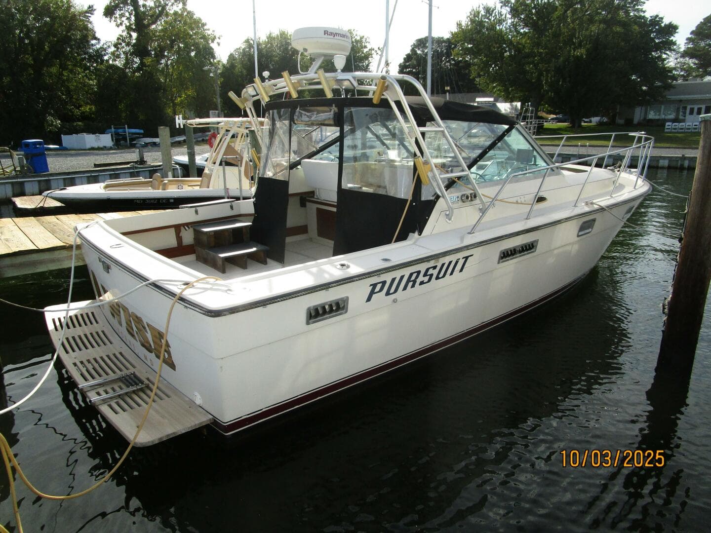 31' Pursuit starboard aft profile