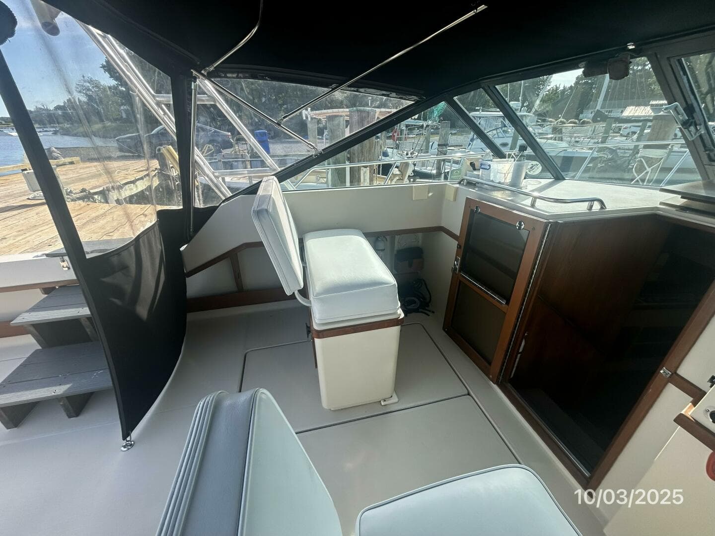 31' Pursuit upper deck port