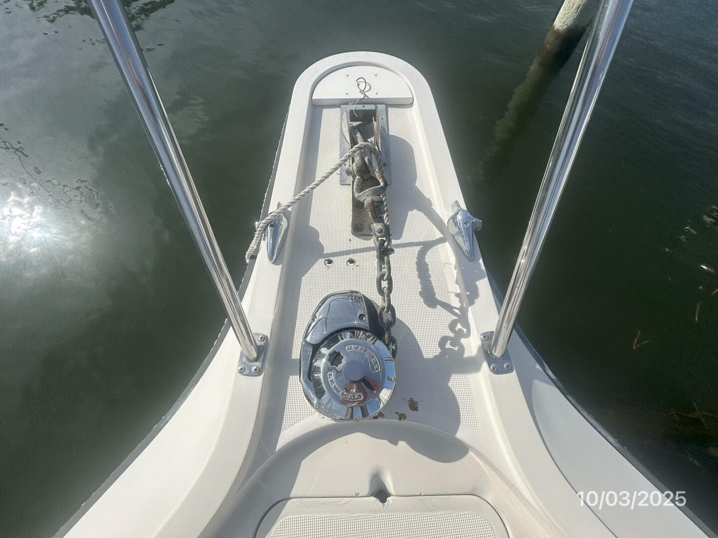31' Pursuit anchor windlass2