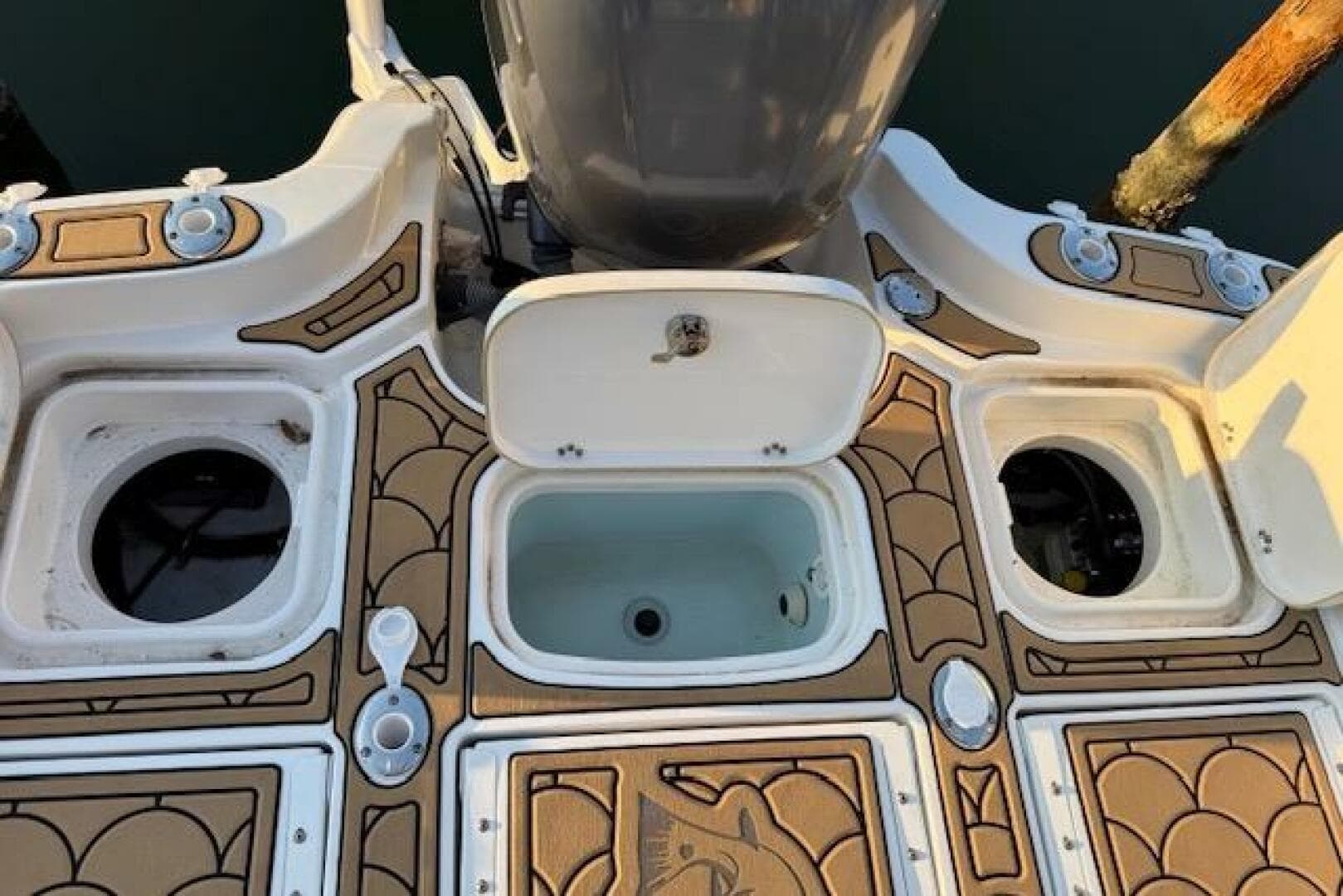 2018 Sea Hunt BX 25 FS boat deck with storage compartments and motor.