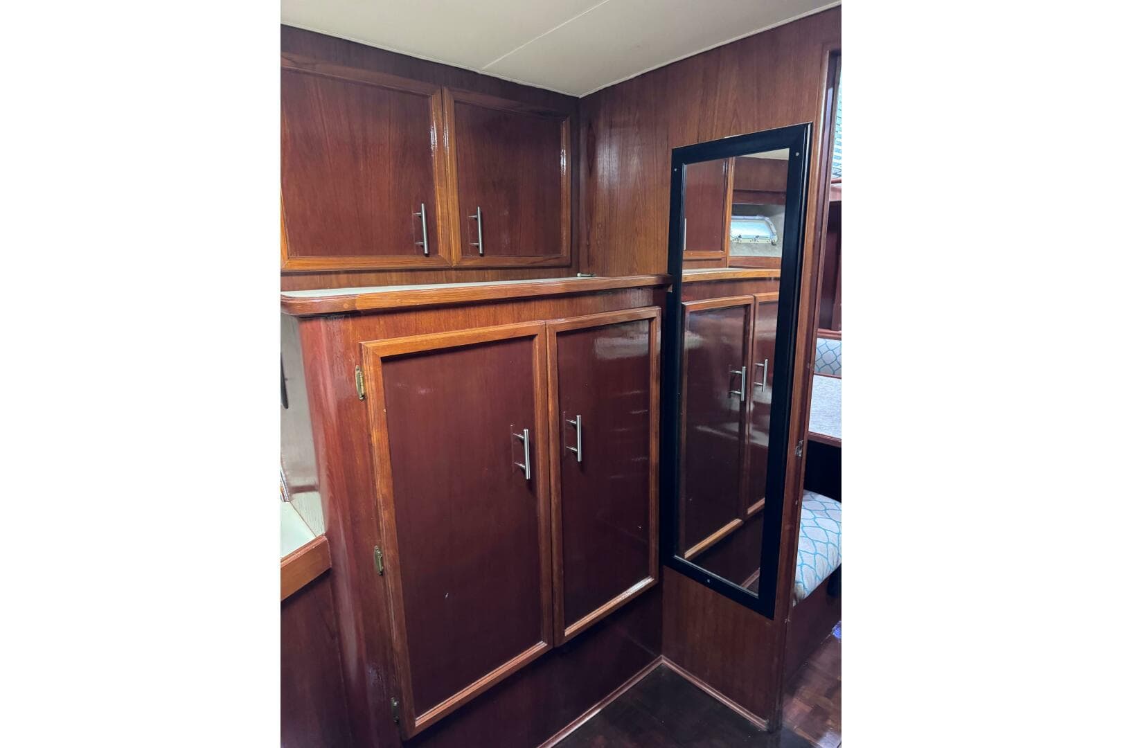 1986 Egg Harbor 37 Convertible