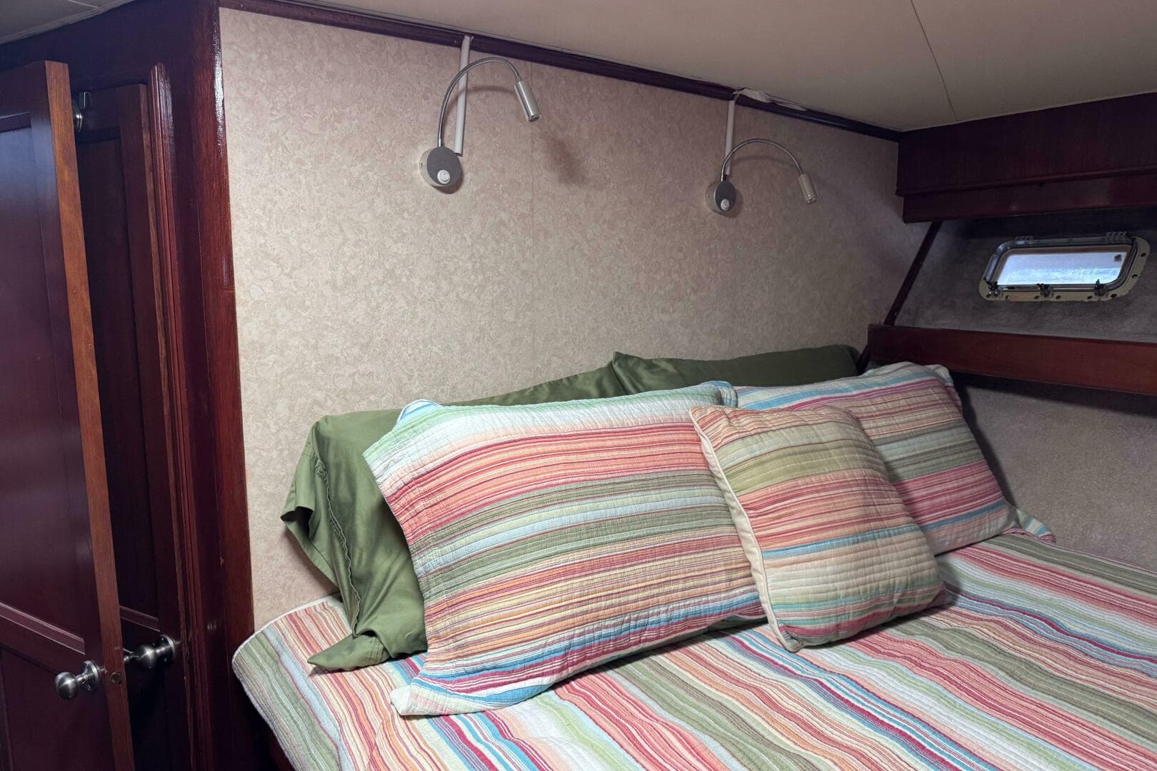 1986 Egg Harbor 37 Convertible