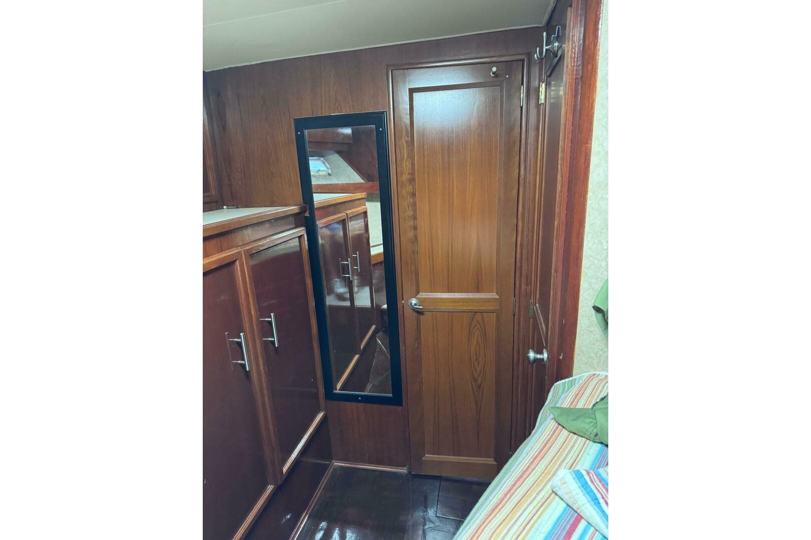 1986 Egg Harbor 37 Convertible