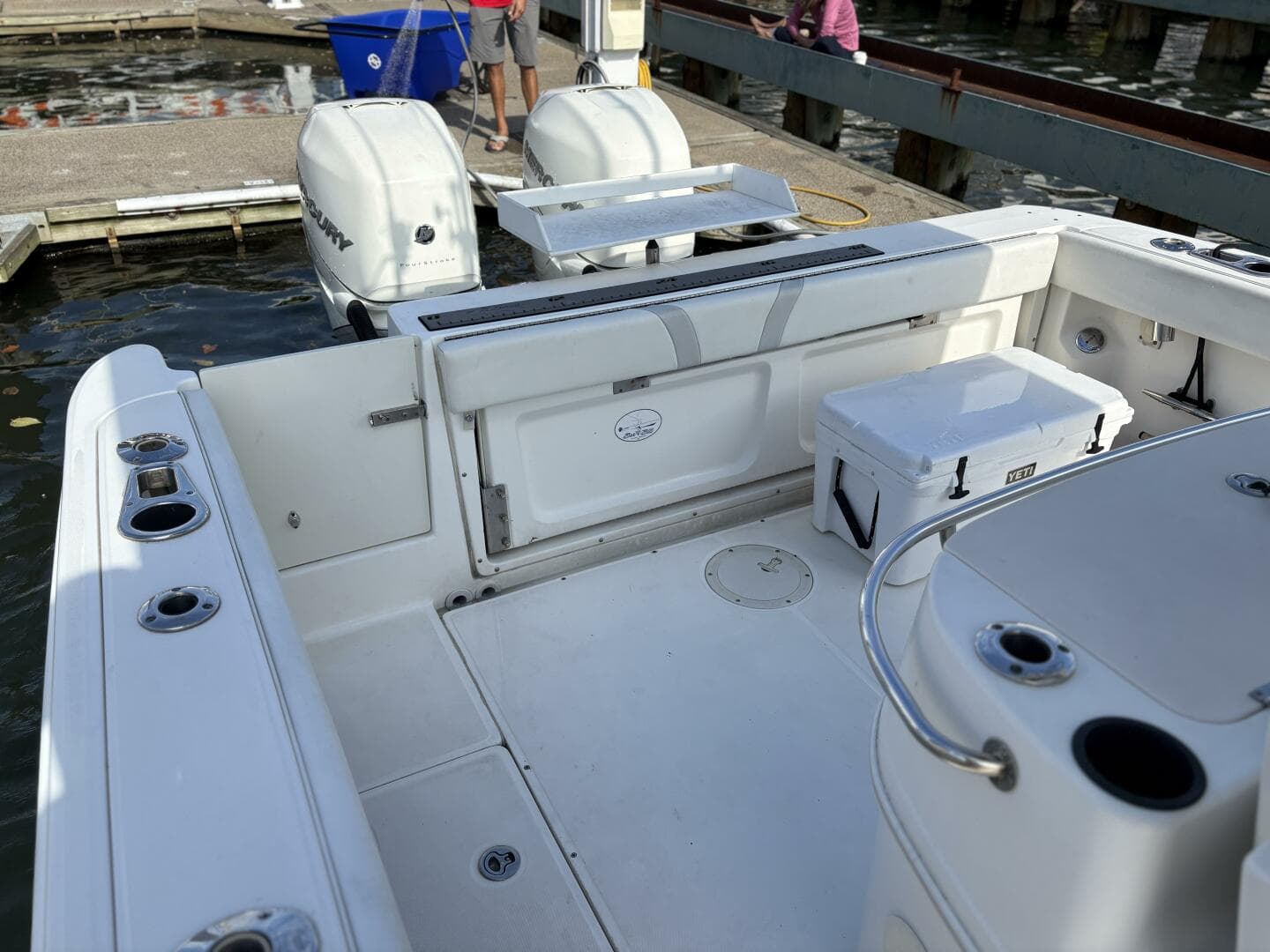 2008 Boston Whaler 320 Outrage Aft Deck
