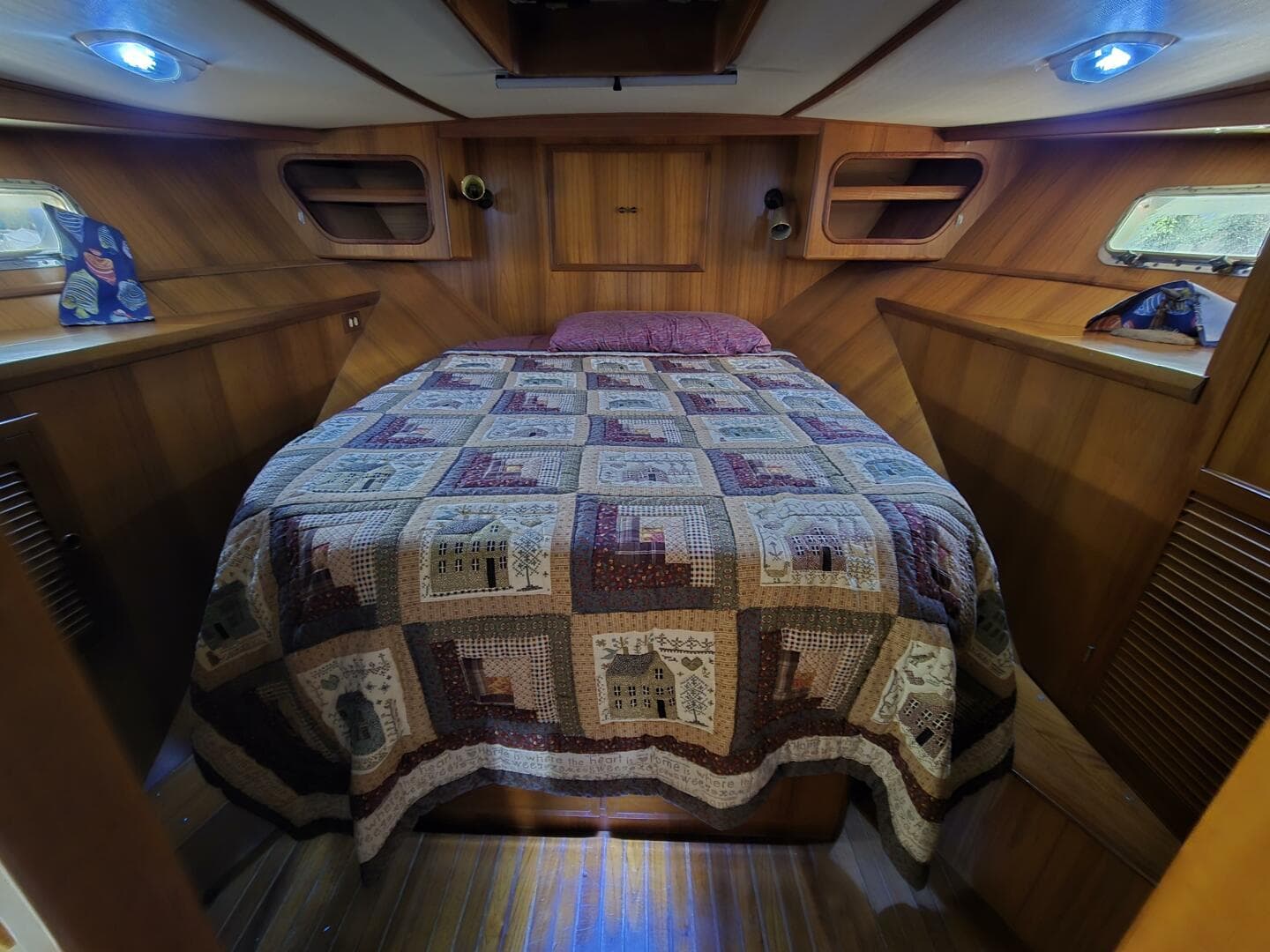 1987 Nova Marine Moorea