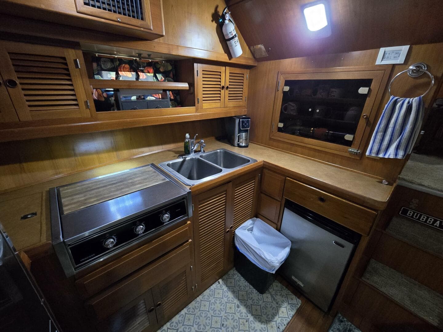 1987 Nova Marine Moorea