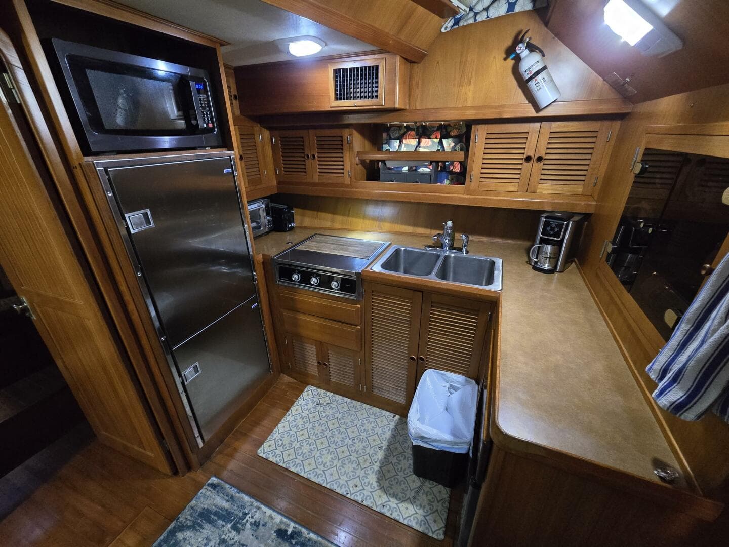 1987 Nova Marine Moorea