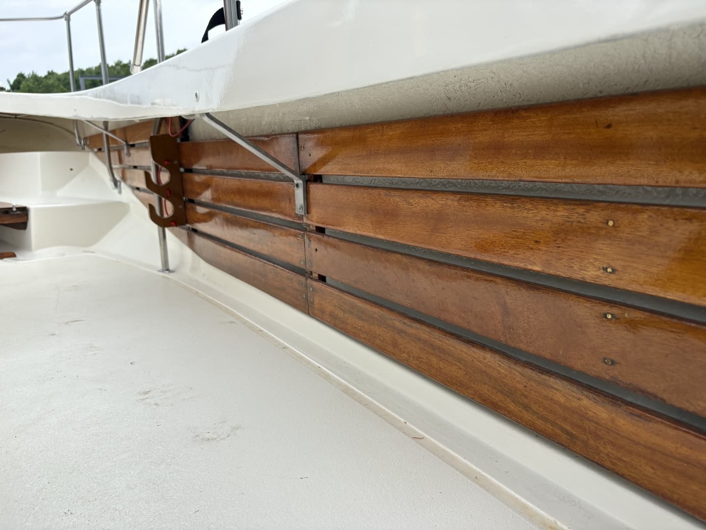 1972 Boston Whaler 21 Outrage Rib Side