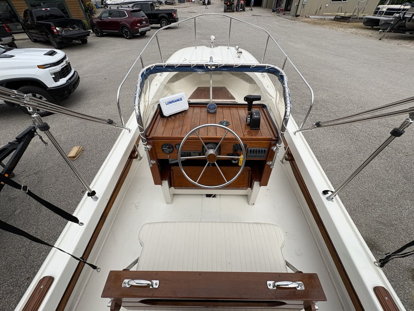 1972 Boston Whaler 21 Outrage Rib Side
