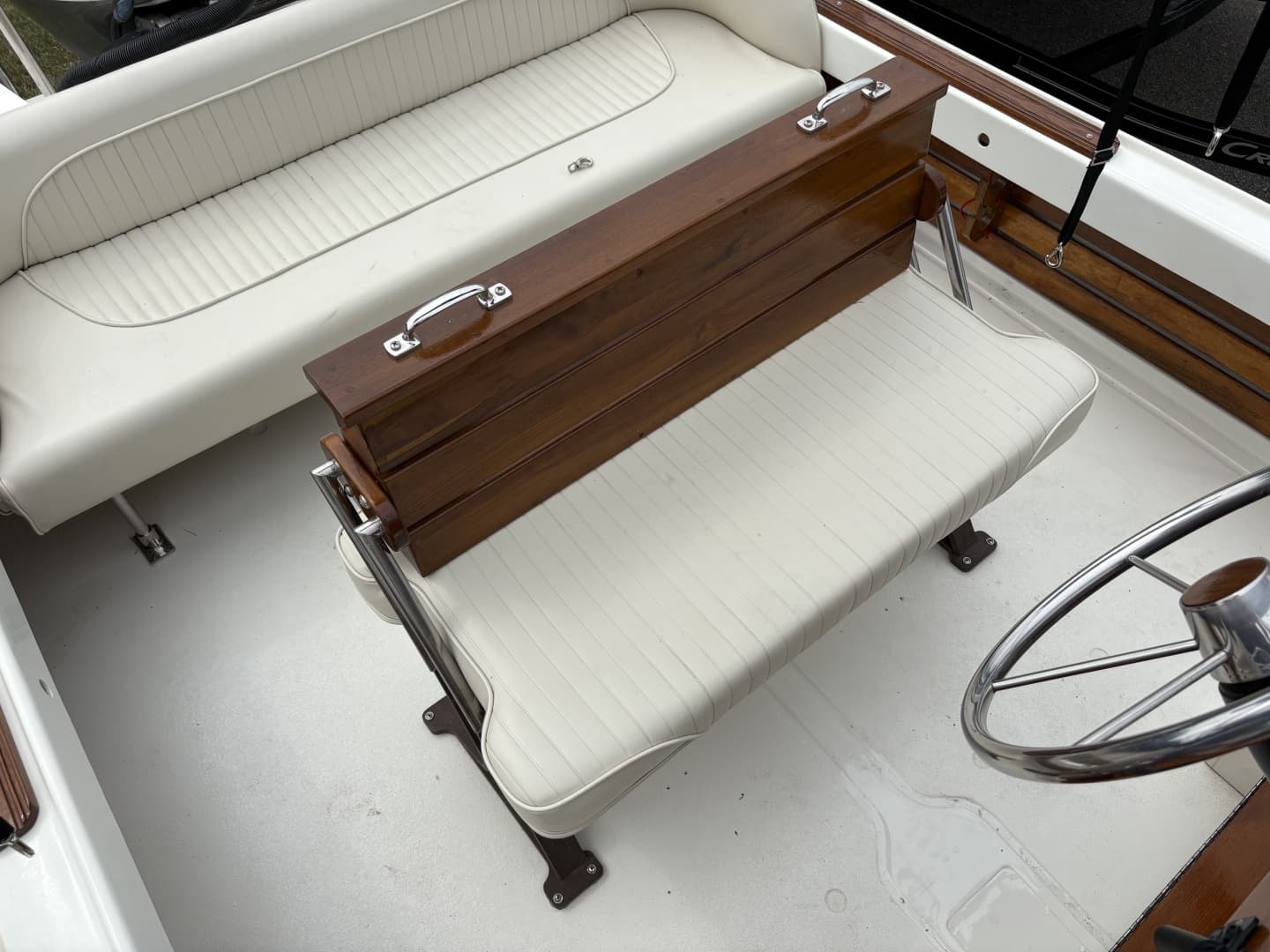 1972 Boston Whaler 21 Outrage Rib Side