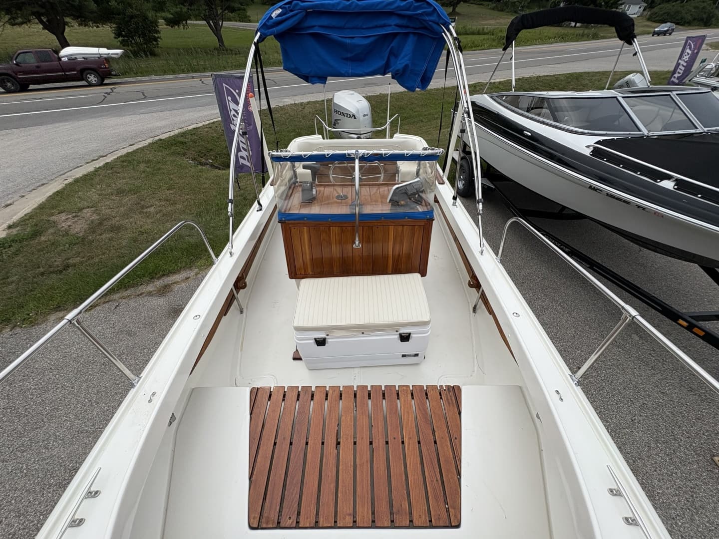 1972 Boston Whaler 21 Outrage Rib Side