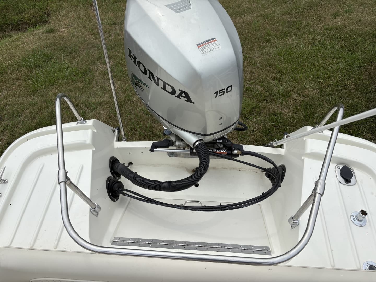 1972 Boston Whaler 21 Outrage Rib Side