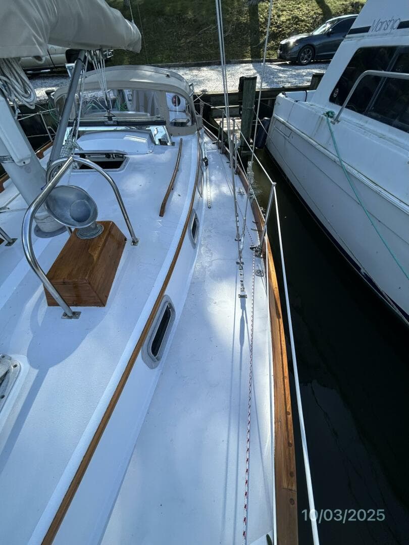 35' Bristol port side deck1