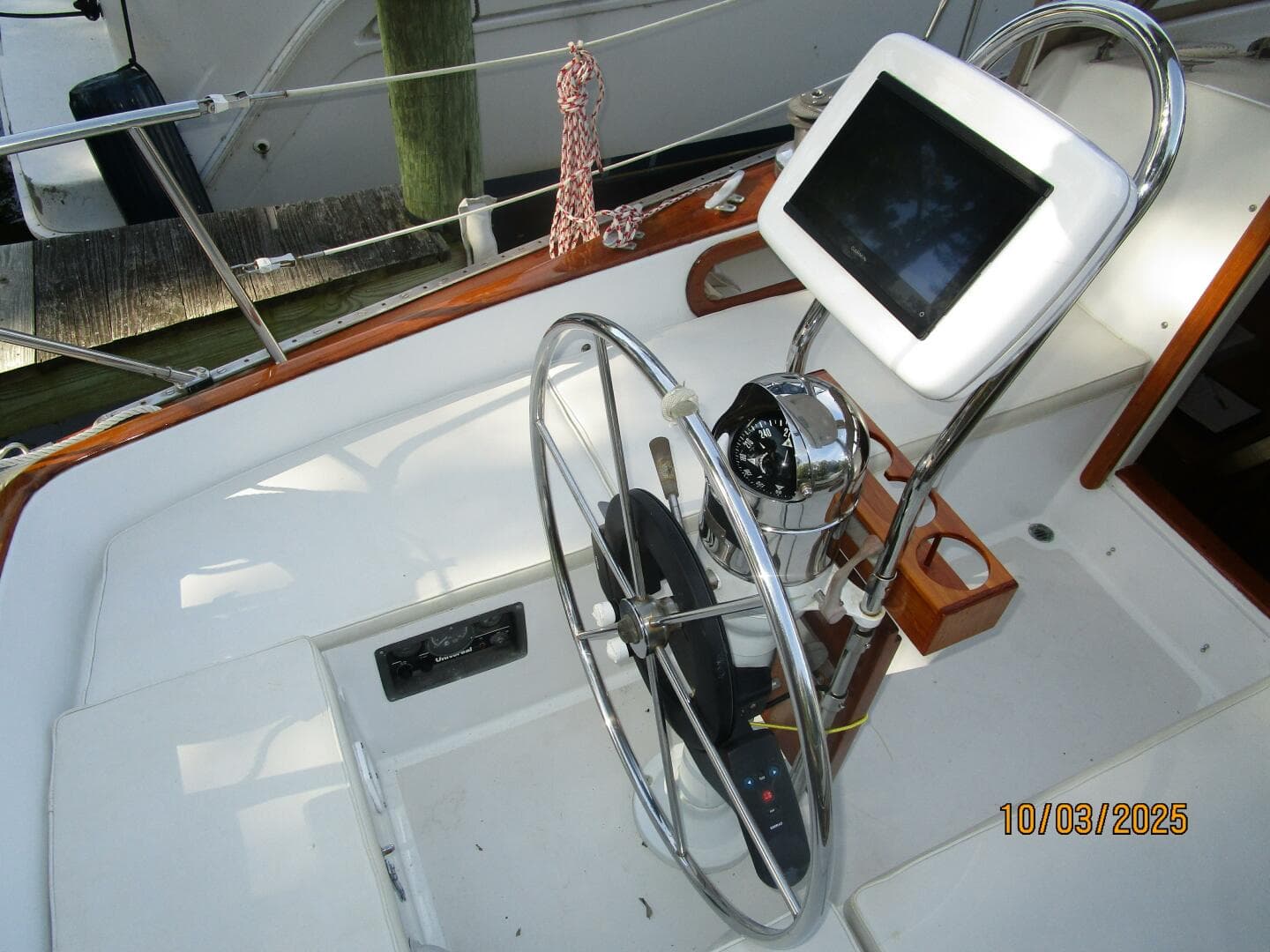 35' Bristol cockpit helm2