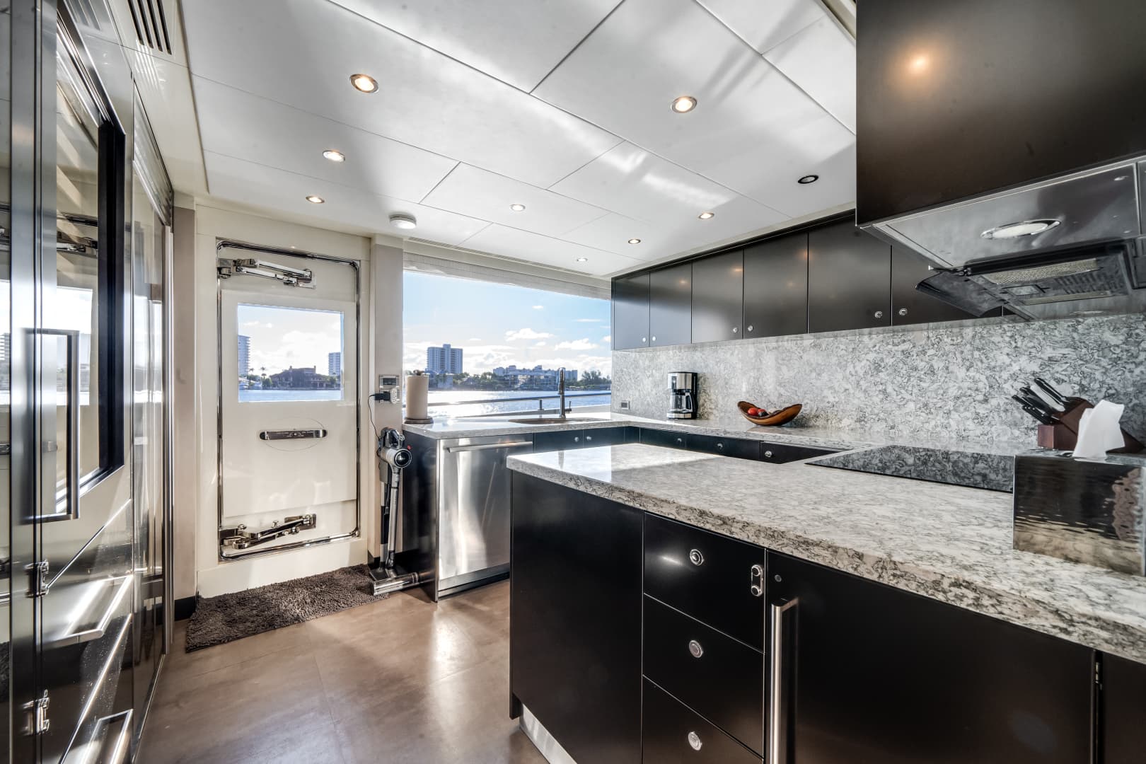 2022 Ocean Alexander 32L