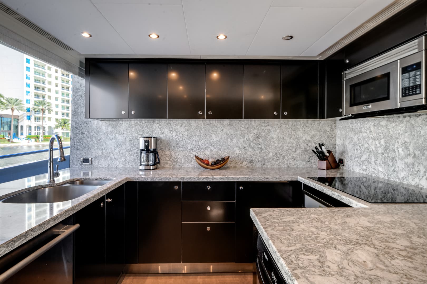 2022 Ocean Alexander 32L