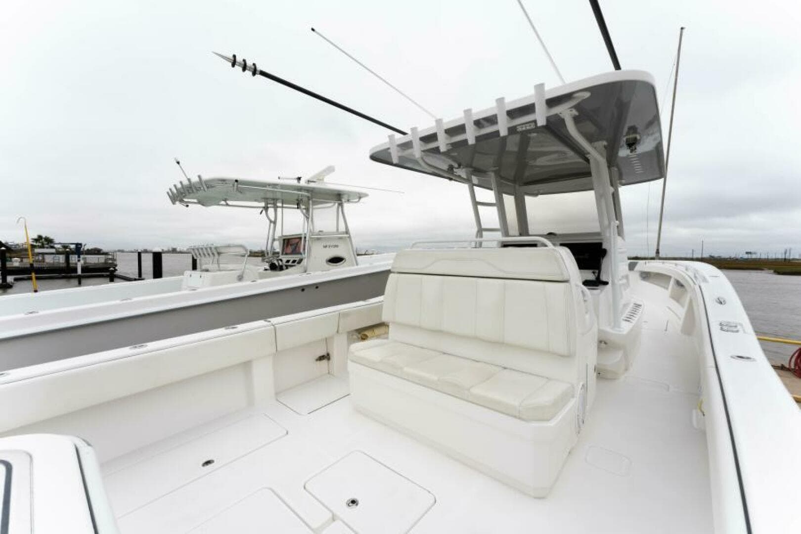 2019 Invincible 39 Open