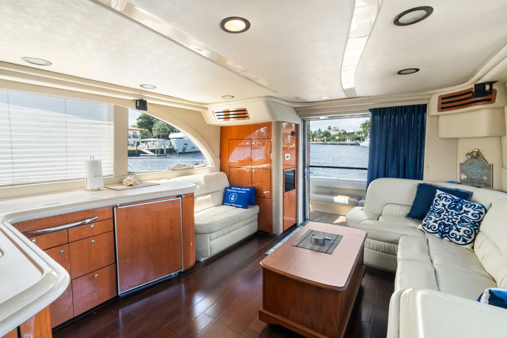 2001 Sea Ray 540 Cockpit Motor Yacht
