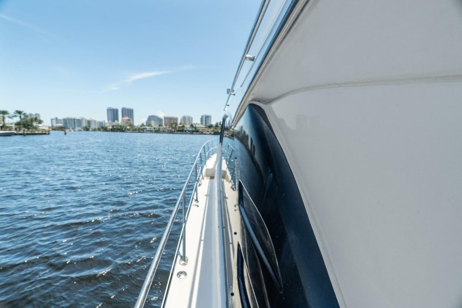 2001 Sea Ray 540 Cockpit Motor Yacht