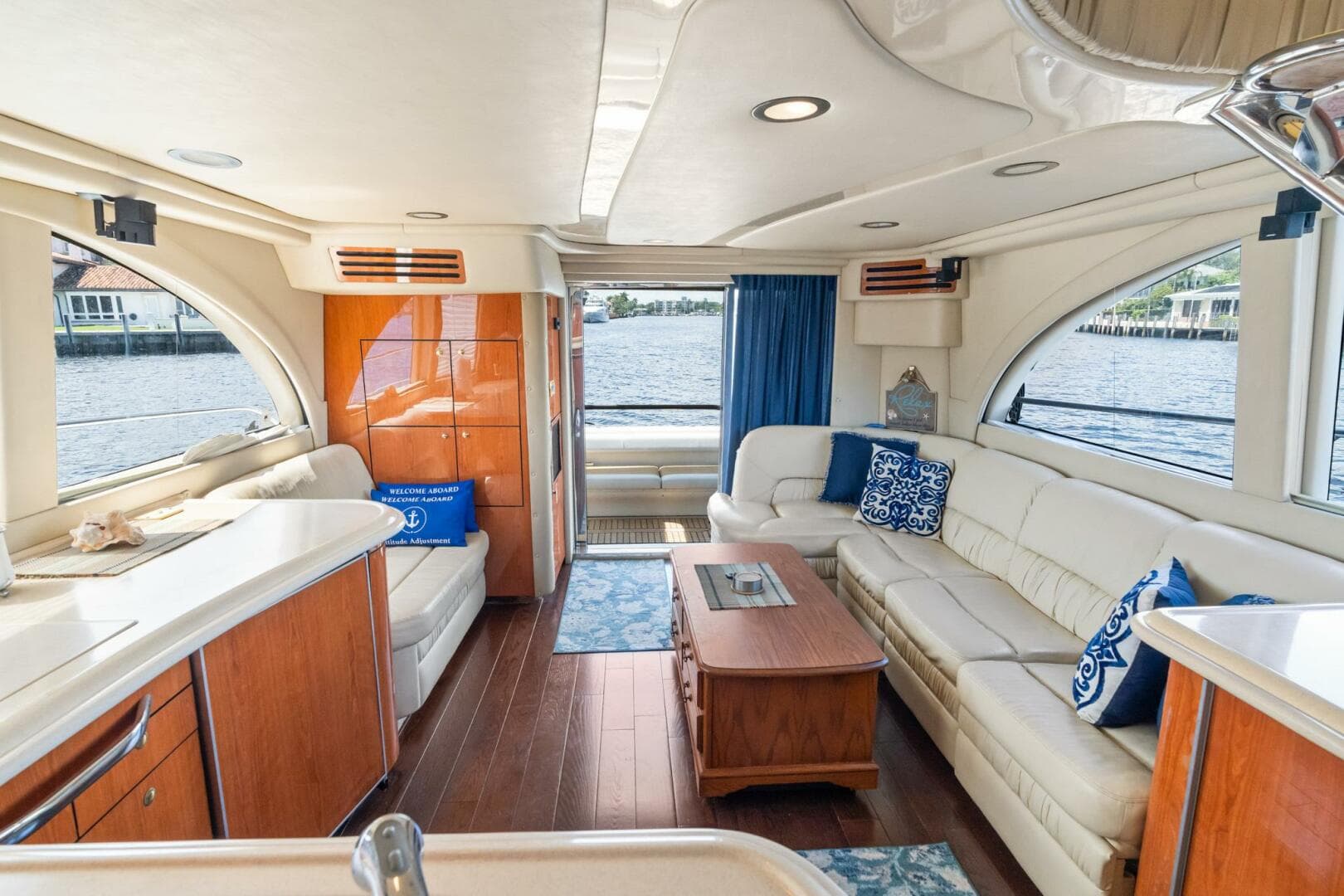 2001 Sea Ray 540 Cockpit Motor Yacht