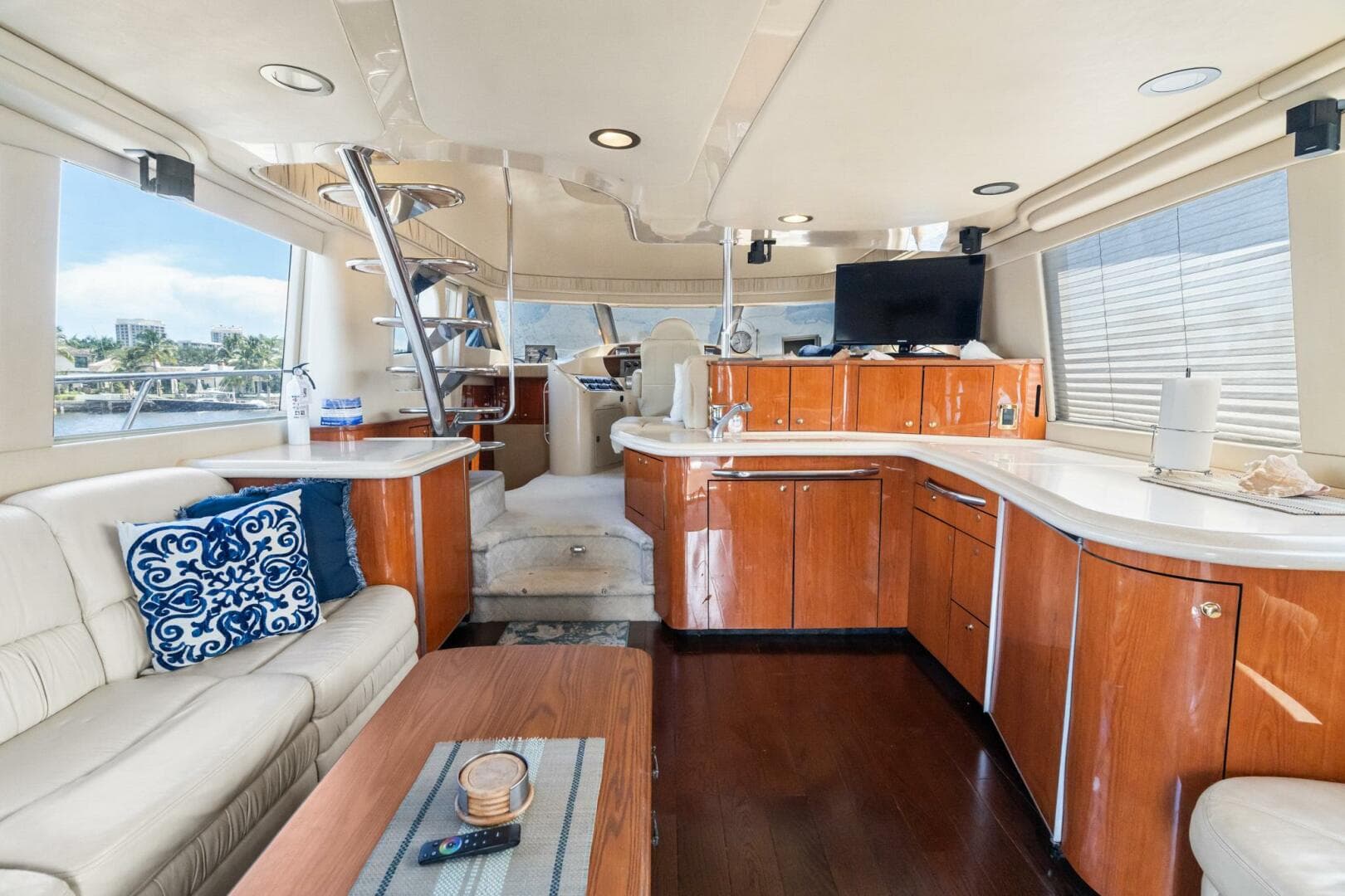 2001 Sea Ray 540 Cockpit Motor Yacht