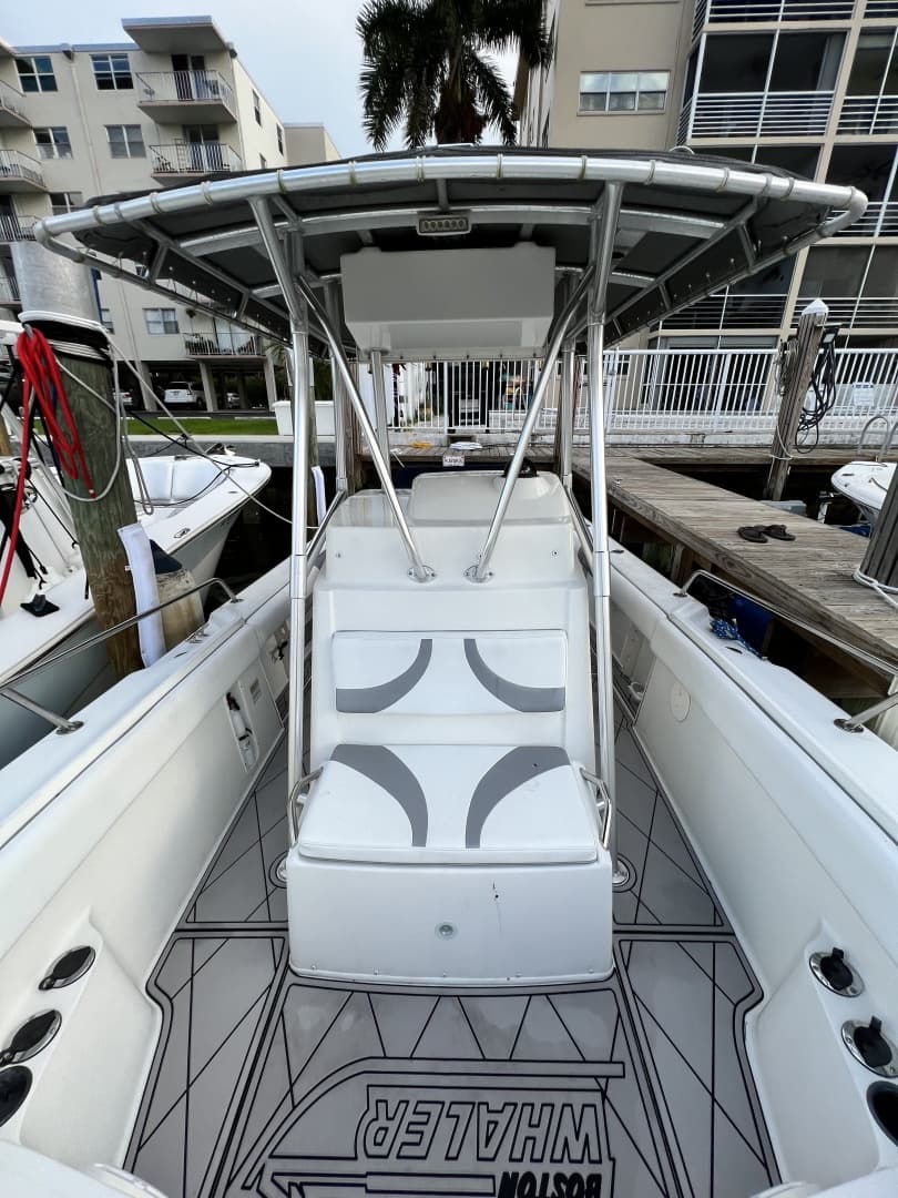2001 Boston Whaler 26 Outrage