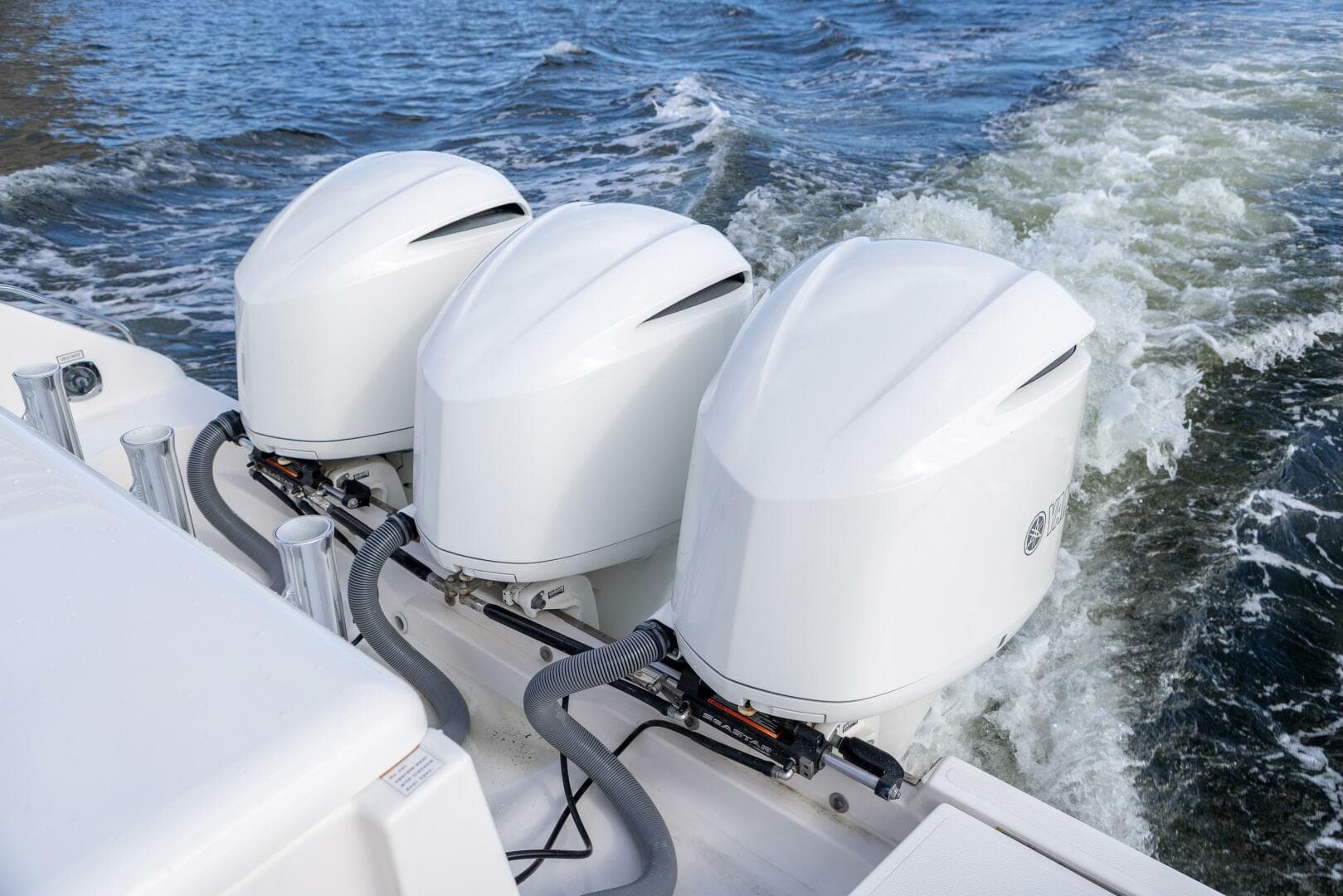 Pursuit 38 - TRACKER - Yamaha Engines