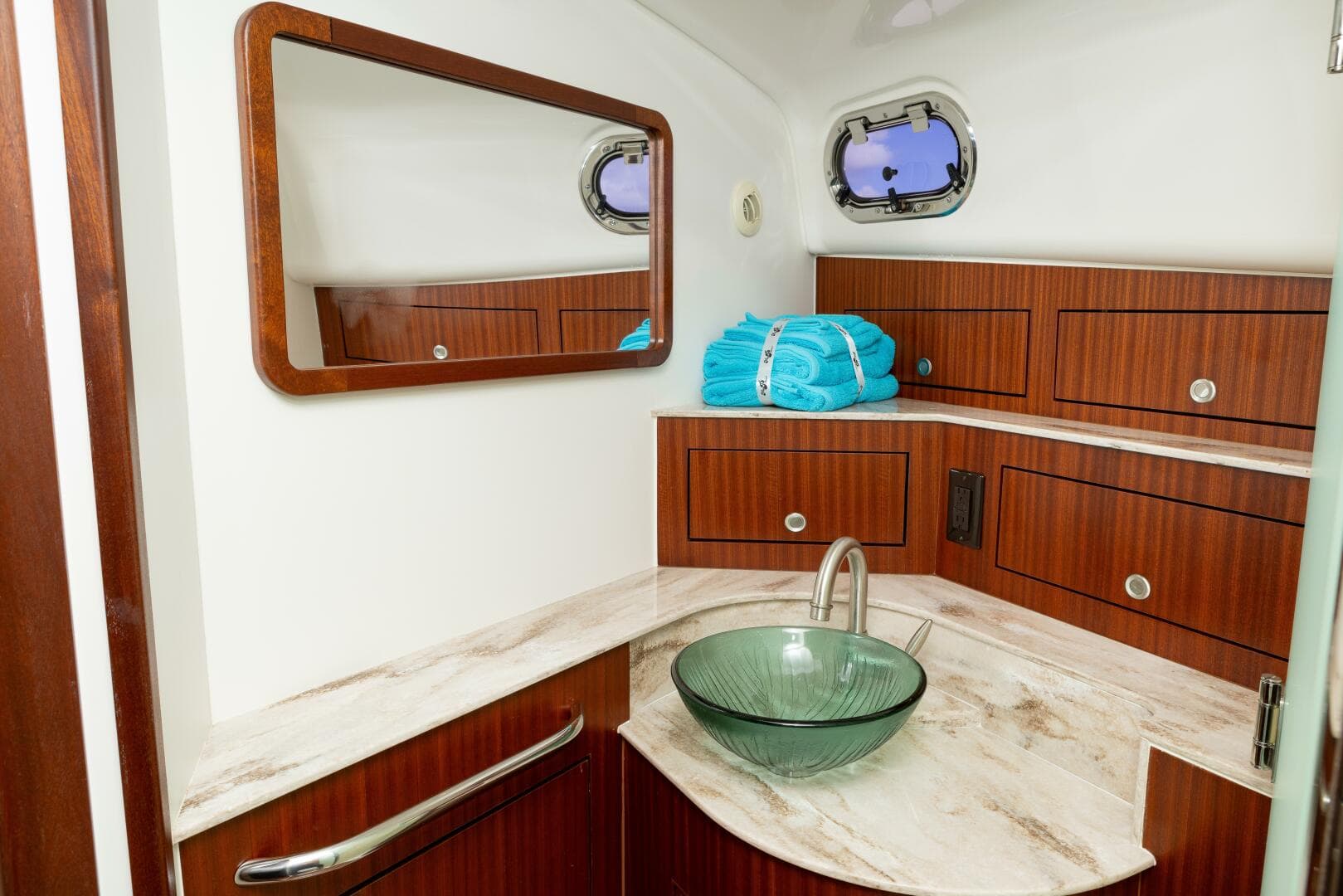 Pursuit 38 - TRACKER - Head