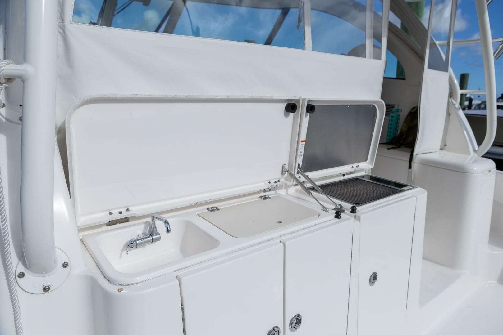 Pursuit 38 - TRACKER - Cockpit Storage