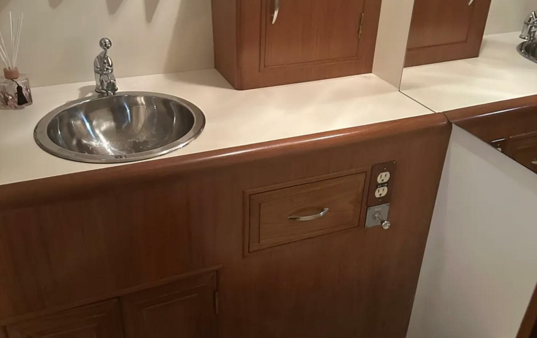 1988 Ocean Alexander 42 Aft Cabin