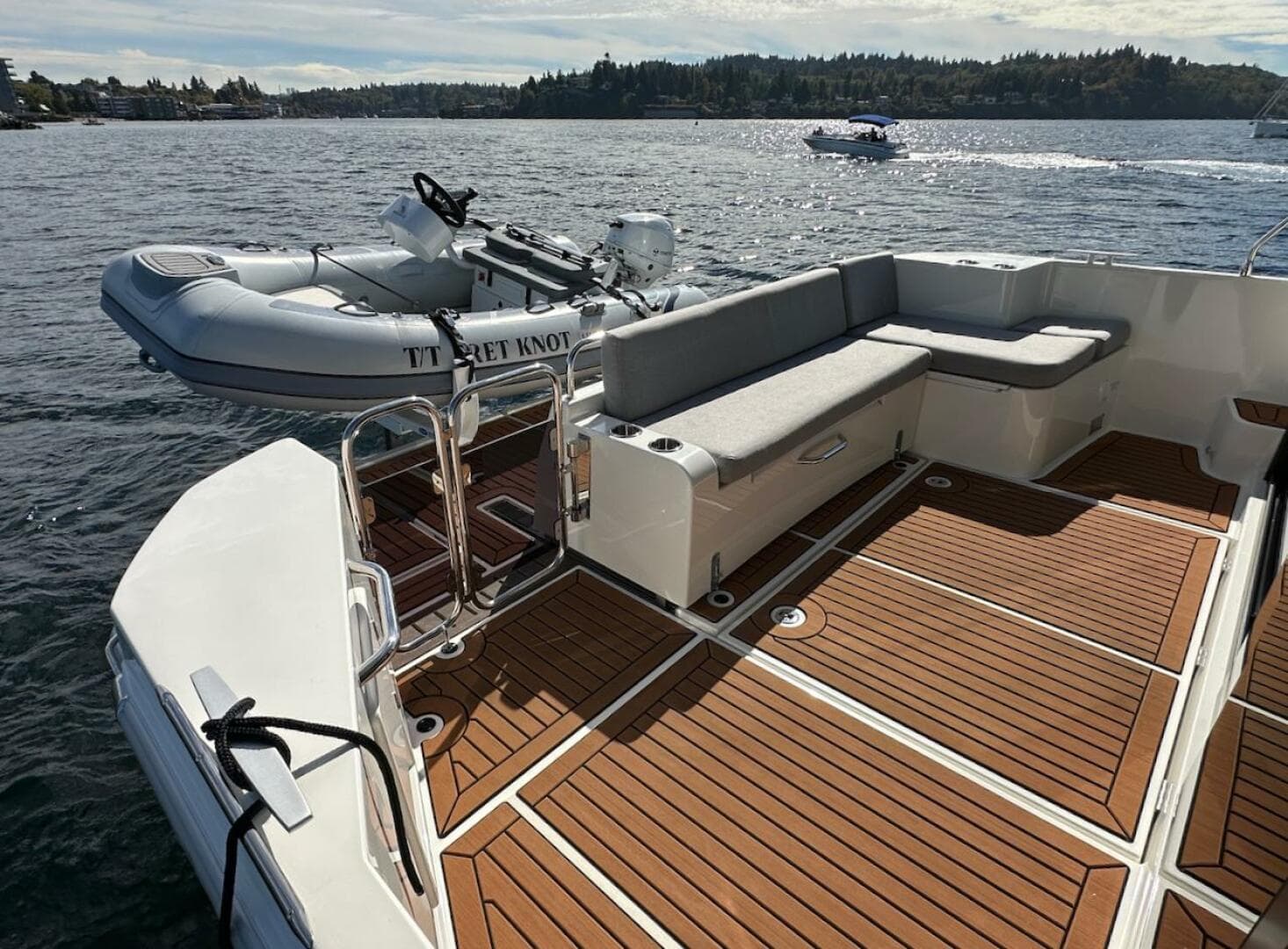 2024 Beneteau Swift Trawler 41 Sedan