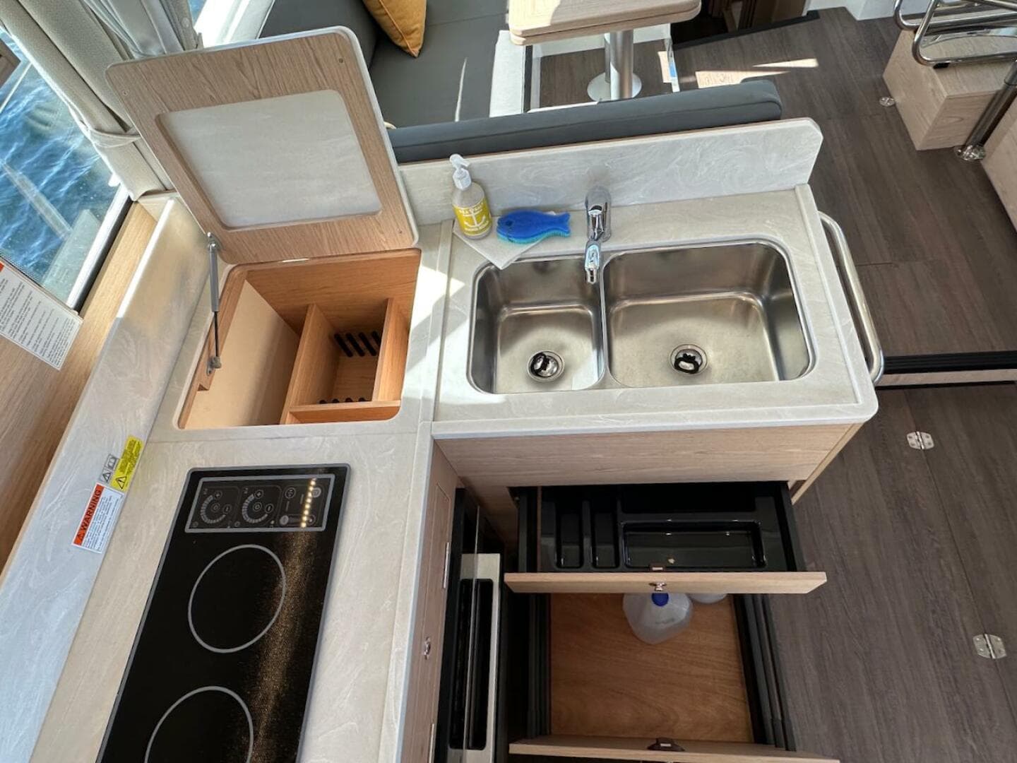 2024 Beneteau Swift Trawler 41 Sedan