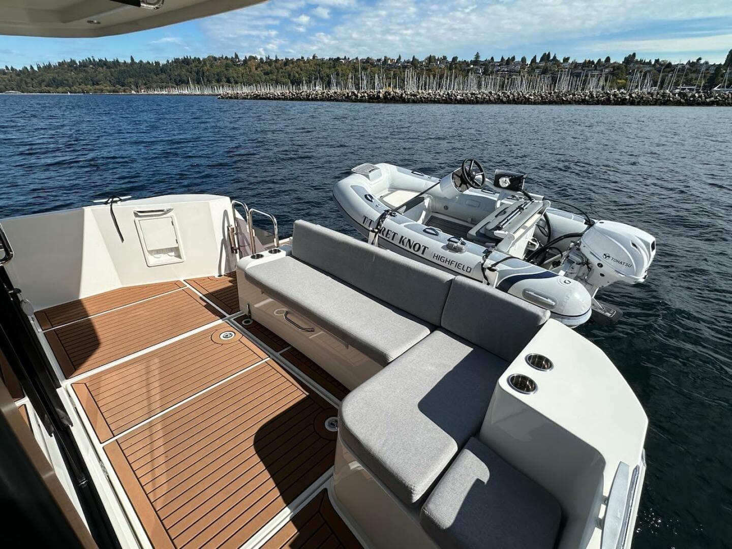 2024 Beneteau Swift Trawler 41 Sedan