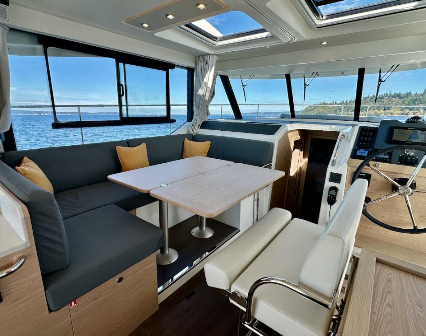 2024 Beneteau Swift Trawler 41 Sedan