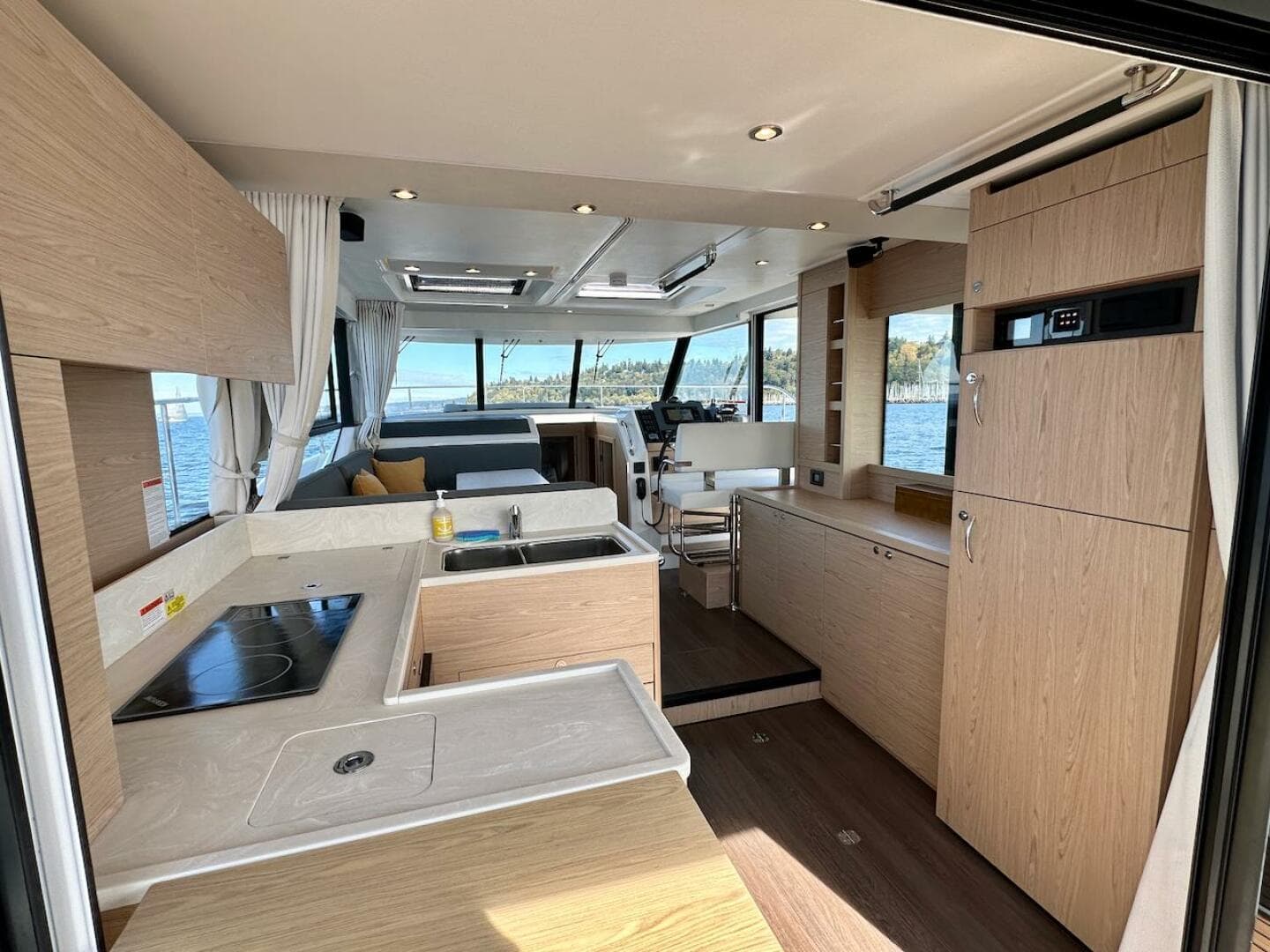 2024 Beneteau Swift Trawler 41 Sedan