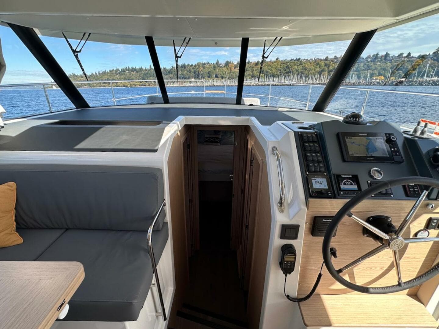 2024 Beneteau Swift Trawler 41 Sedan