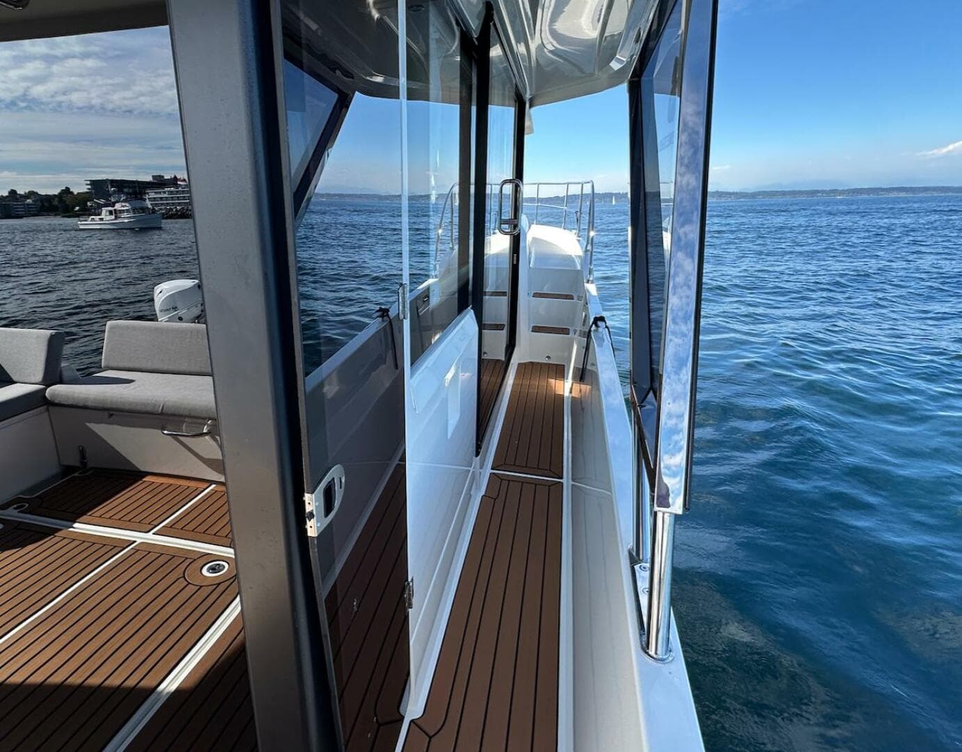 2024 Beneteau Swift Trawler 41 Sedan