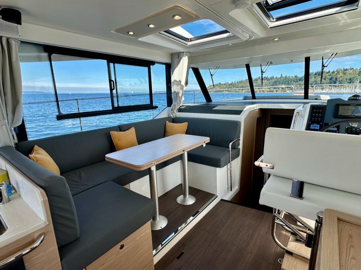 2024 Beneteau Swift Trawler 41 Sedan