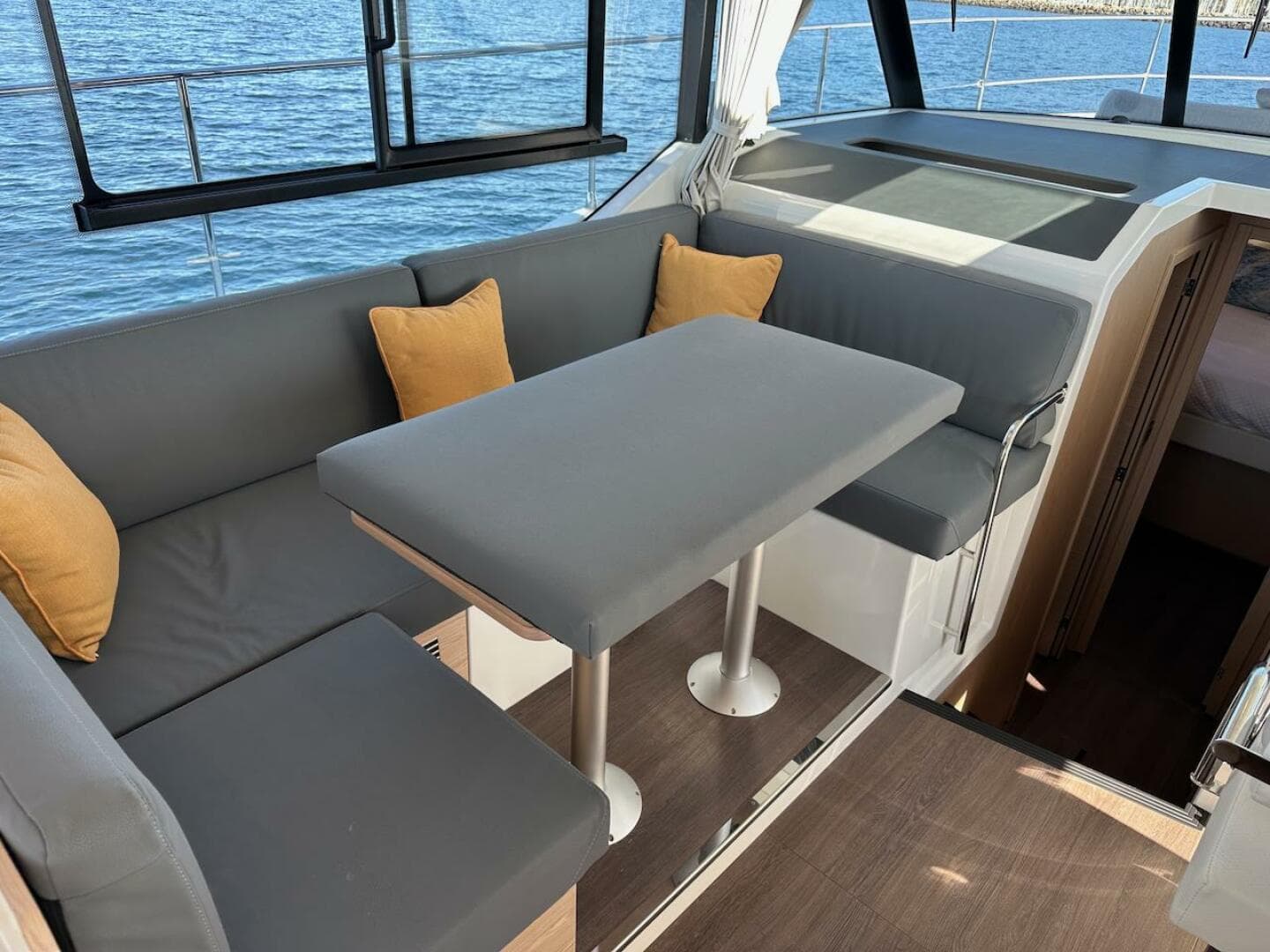 2024 Beneteau Swift Trawler 41 Sedan