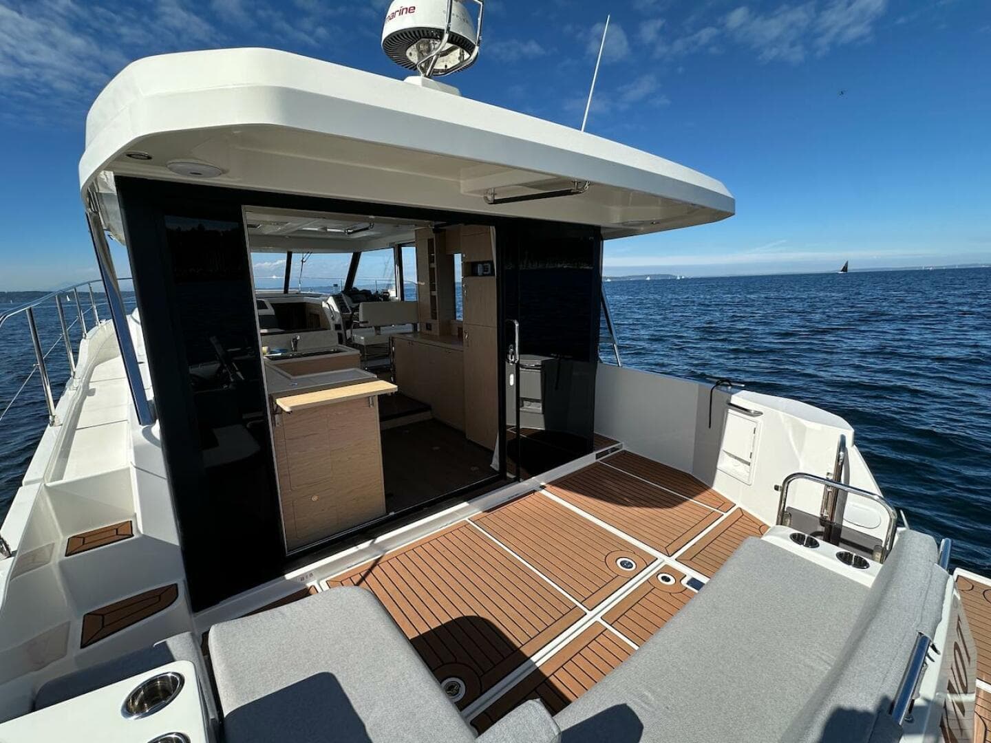 2024 Beneteau Swift Trawler 41 Sedan