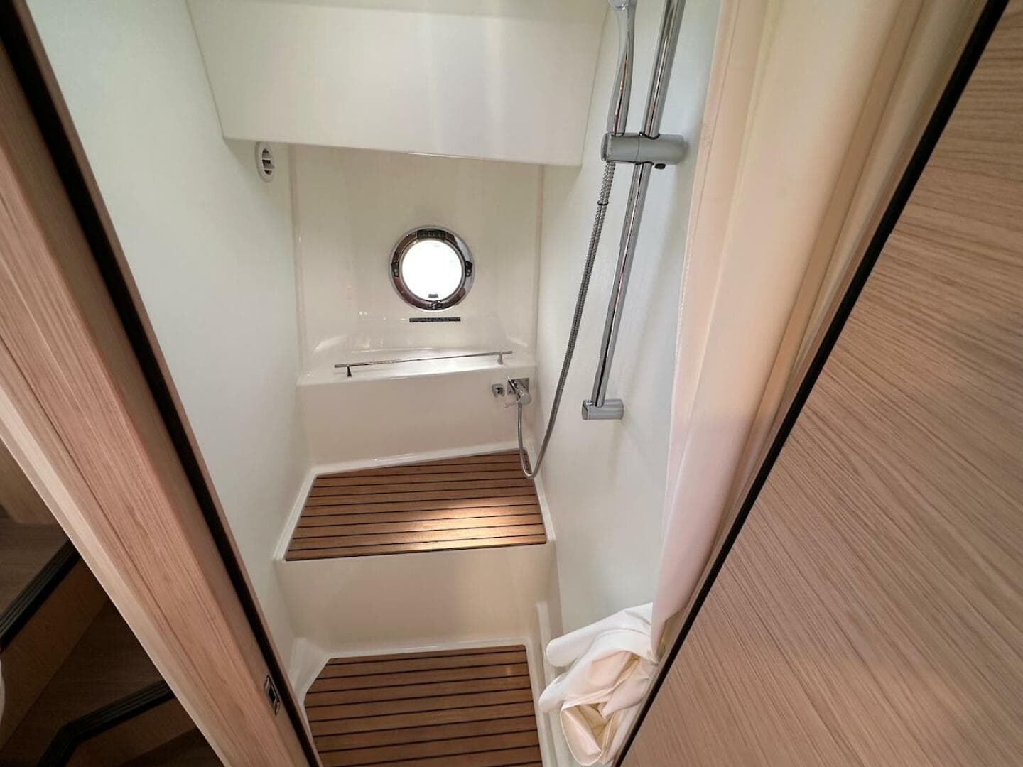 2024 Beneteau Swift Trawler 41 Sedan