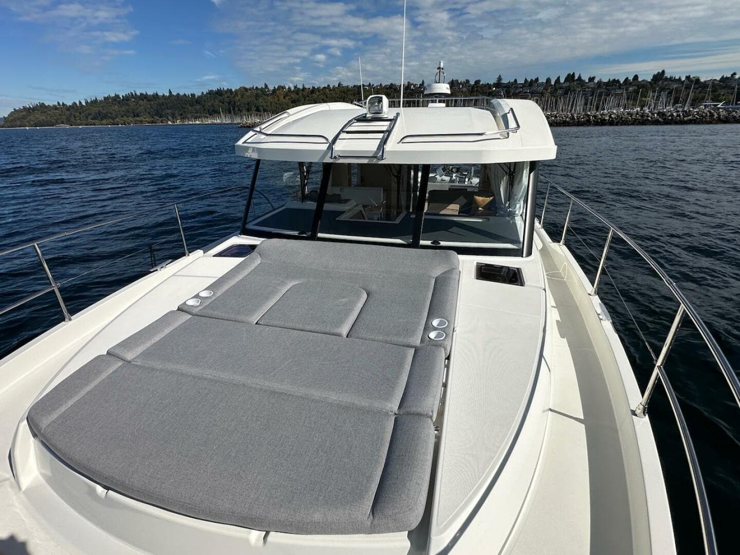 2024 Beneteau Swift Trawler 41 Sedan