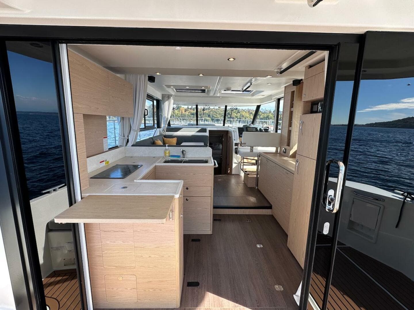 2024 Beneteau Swift Trawler 41 Sedan