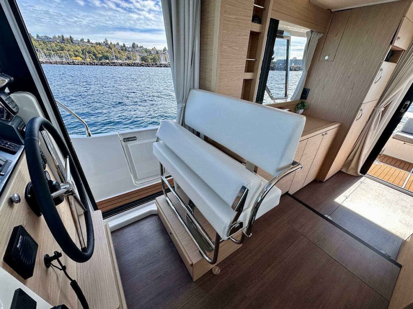 2024 Beneteau Swift Trawler 41 Sedan