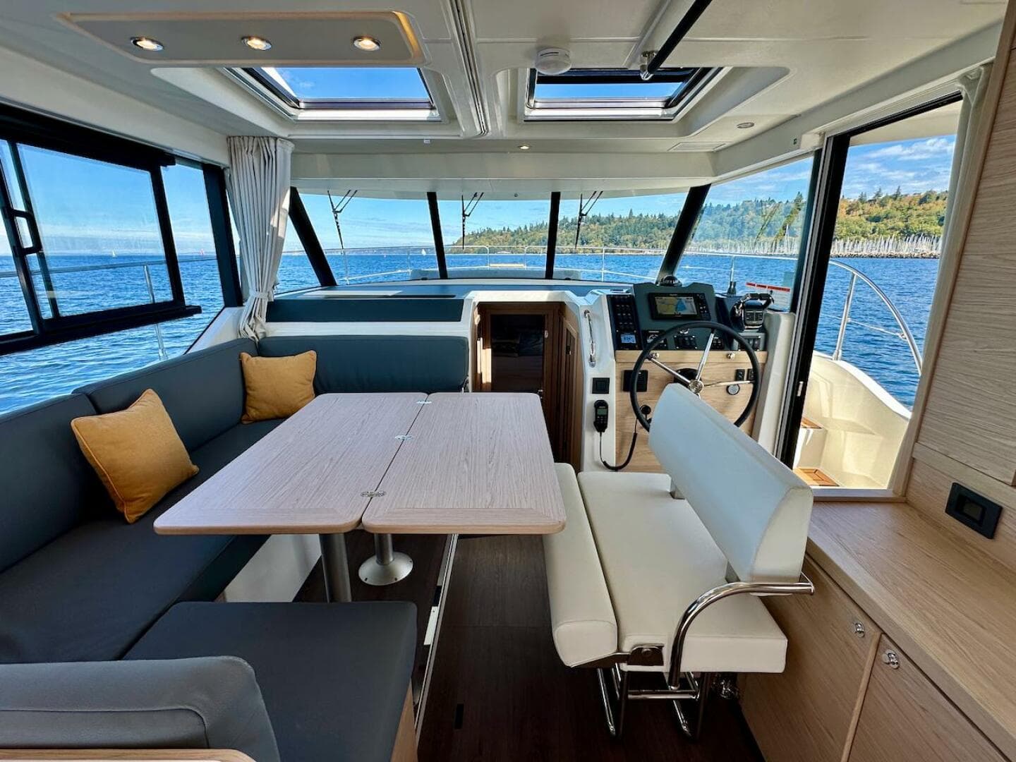 2024 Beneteau Swift Trawler 41 Sedan