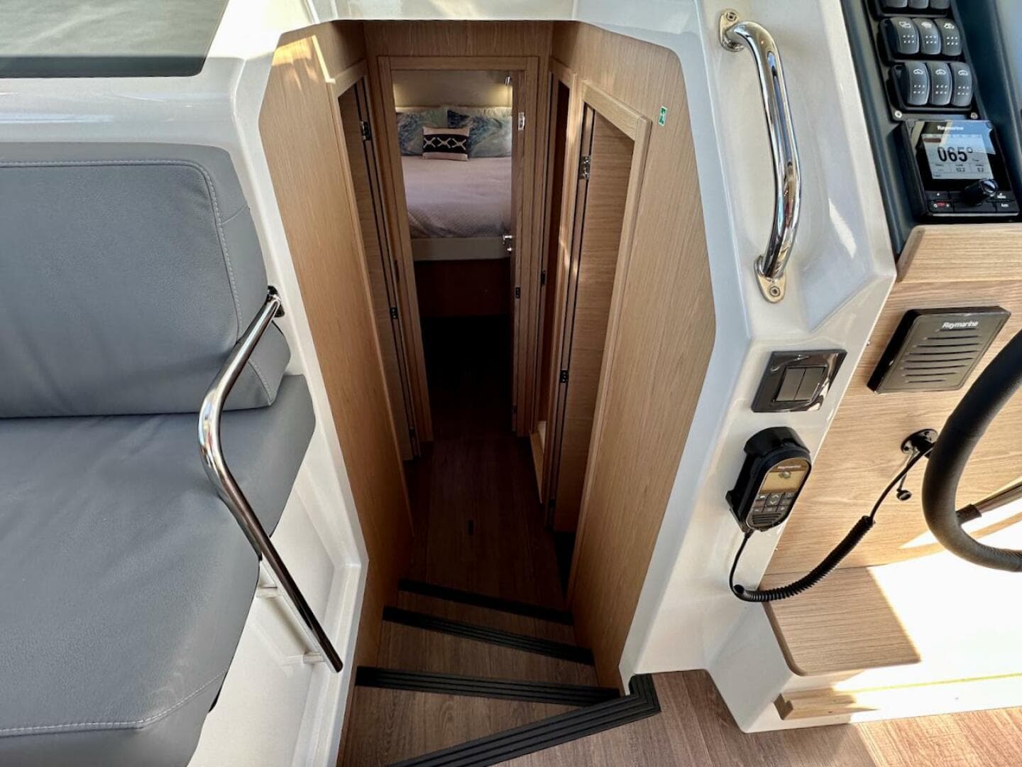 2024 Beneteau Swift Trawler 41 Sedan