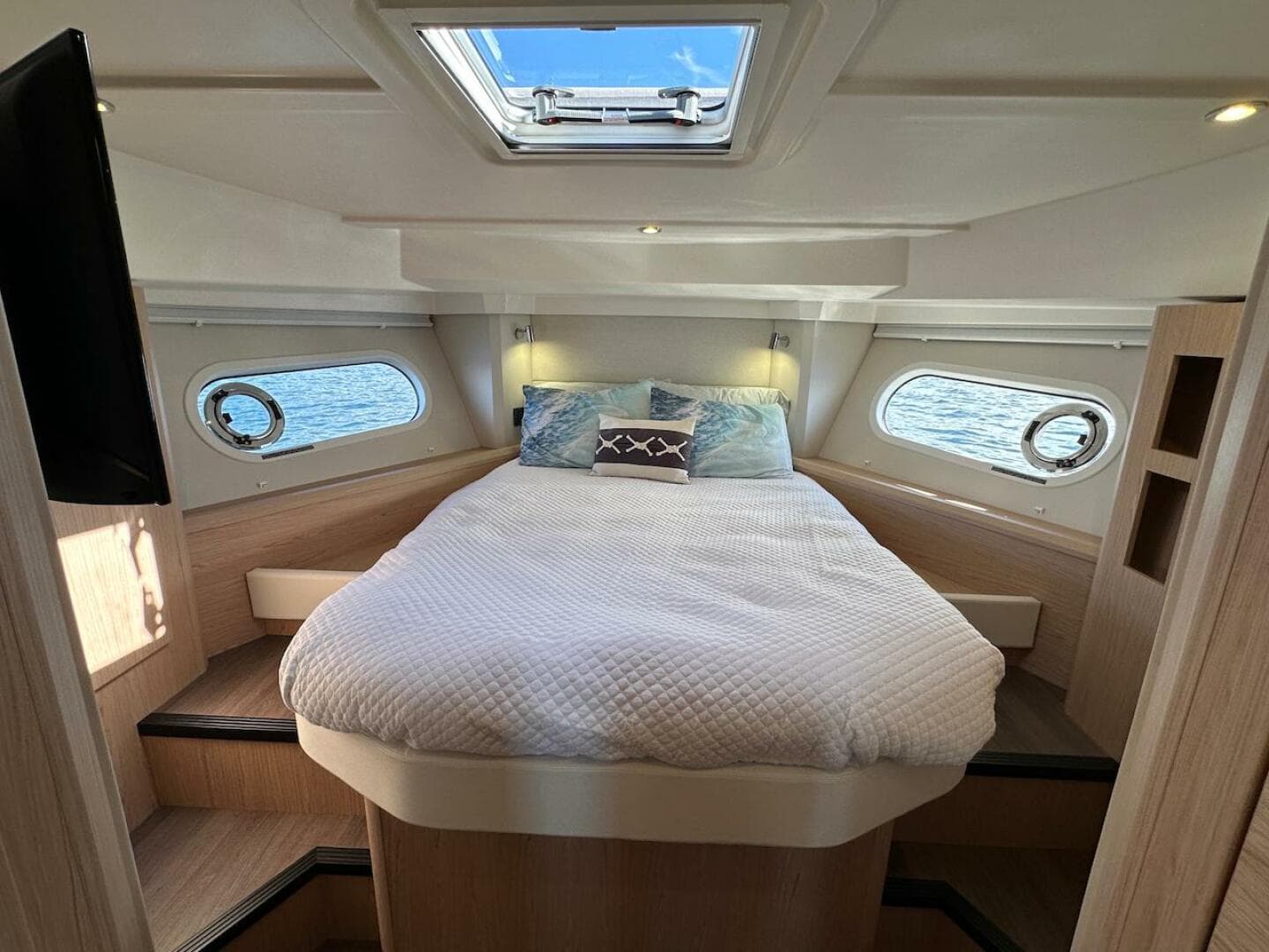 2024 Beneteau Swift Trawler 41 Sedan
