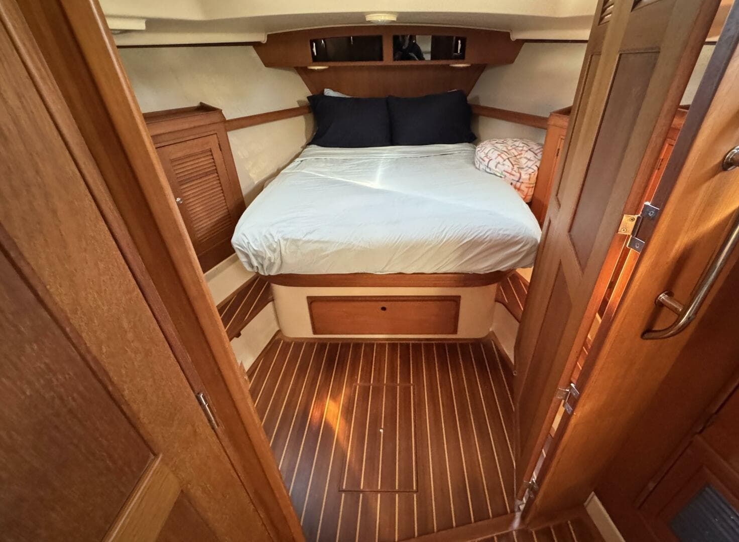 2004 Island Packet 360 Hardtop Express Cruiser