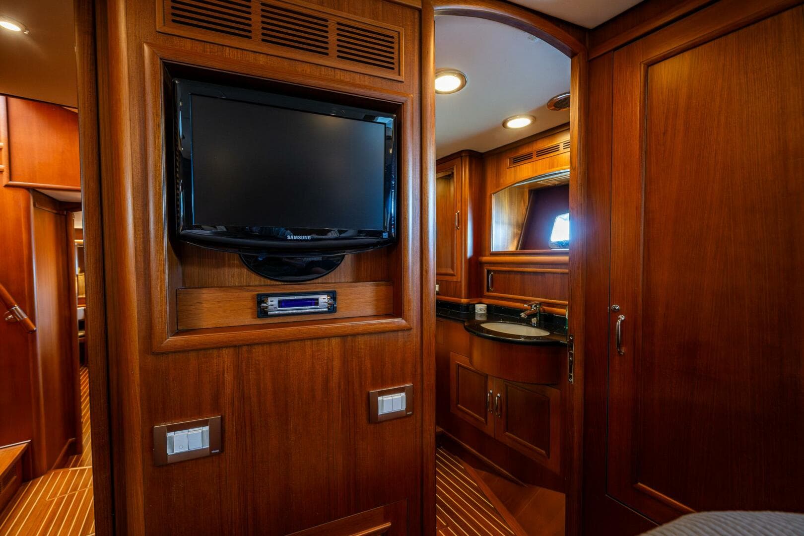 2007 Grand Banks 59 Aleutian Raised Pilothouse